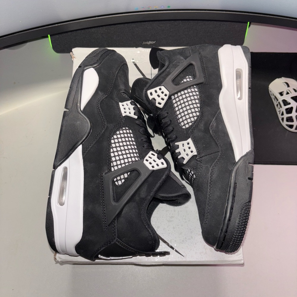 Jordan 4 White Thunder